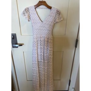 Women’s White Lace Maxi Dress - bebe